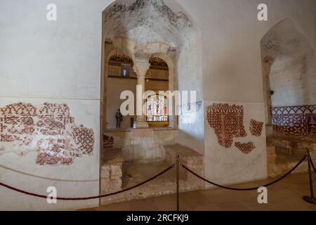 Segovia, Spanien - 14. März 2019: Halle des Alten Palastes im Innern von Alcazar von Segovia - Segovia, Spanien Stockfoto