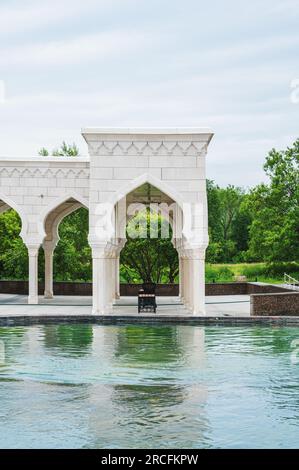 Bolgar, Republik Tatarstan, Russland, 2. Juni 2023. Die Weiße Moschee wurde 2012 erbaut. Bruchstücke der Architektur der Weißen Moschee. Stockfoto