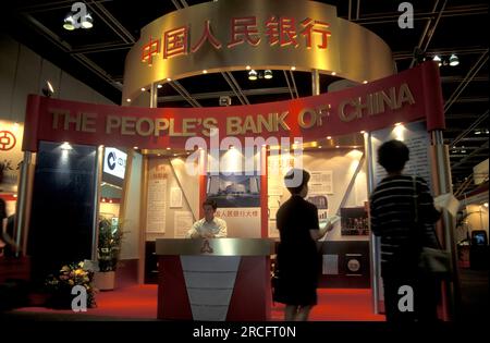 Ein Ausstellungsraum der Bank of China in Central in der Stadt Hongkong in Hongkong. China, Hongkong, Mai 1997 Stockfoto