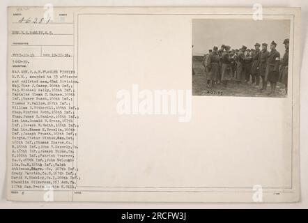 Generalmajor C.A.F. Flagler, der die Distinguished Service Medal (DSM) an 33 Offiziere und Soldaten der 42. Division knüpft. Das Foto wurde am 22. Dezember 1919 aufgenommen und enthält die Namen der Empfänger: Major Chas J. Casey, Major Michael Kelly, Captains Glenn C. Haynes, Henry Bunch, Thomas F. Fallow, William R. Witherill, Kap. Winfred Robb, Kap. James B. Hanley, 1. LTS. Donald W. Green, Joseph W. Smith, 2. LTS. James K. Breslin, Joseph Pruett, Sergeants Vietor Eichon und Thomas Sparos und andere. Fotograf Nummer: 46287. Stockfoto