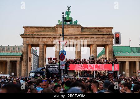 Berlin, Berlin/Deutschland - Juli 08,2023: Rave the Planet Parade in Berlin. Rave the Planet ist ein Festival für elektronische Tanzmusik und Technoparade. Stockfoto