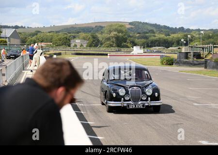 Jaguar Mk1 2,4 (1957), Mike Hawthorn Memorial Track Day, Goodwood, Sussex, England, Großbritannien, Großbritannien, Europa Stockfoto