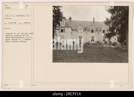 Außenansicht des Chateau Grand Rabiers in Joue de Tours, Frankreich, während des Ersten Weltkriegs. Das Schloss wurde von Generalmajor H. L. Rogers besetzt, dem Chefquartiermeister der amerikanischen Expeditionstruppen. Foto von P. G. Carno Chan, Militärfotograf, am 28. September 1918. Stockfoto