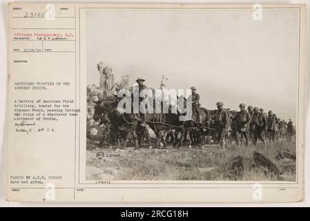 American Field Artillery fährt Richtung Argonne Front, durch eine zerstörte Stadt nordwestlich von Verdun, Maleneannt. Balley E., 16. F.A. Herausgegeben von A.E.P. Censor. Foto aufgenommen von S.C. Put. R. P. Antrim, offizieller Fotograf, am 23. Mai, für Fotos der amerikanischen Militäraktionen während des Ersten Weltkriegs. Stockfoto