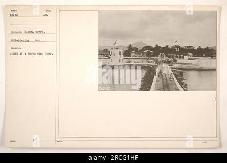 Amerikanische Soldaten entladen Vorräte in einem Hafen in Porto Rico während des Ersten Weltkriegs. Stockfoto