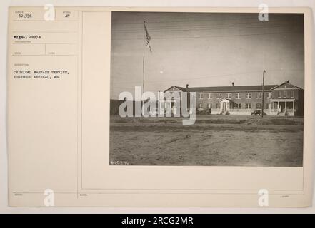 Soldaten posierten für ein Foto im Chemical Warfare Service Hauptquartier in Edgewood Arsenal, Maryland. Dieses Foto wurde vom Signalkorps aufgenommen und ist mit der Nummer 60.396 verbunden. Die Soldaten auf dem Foto zeigen ein Symbol, das mit dem Chemiewaffendienst in Verbindung steht. Stockfoto