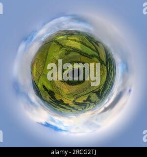 Luftaufnahme der Azoren, Portugal. Kleiner Planet Panorama 360 Grad. Drohnenlandschaft im winzigen Planetenbild der Insel Sao Miguel. Reiseziel. Stockfoto