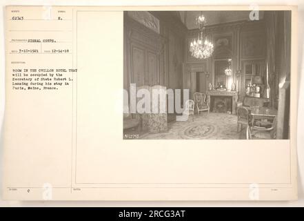 Dieses Foto zeigt das Zimmer im Crillon Hotel in Paris, Frankreich, das während seines Aufenthalts von Außenminister Robert L. Lansing belegt werden sollte. Das Foto wurde am 14. Dezember 1918 aufgenommen und ist Teil der Sammlung des Signalkorps. Stockfoto