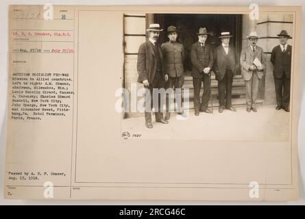 US-sozialistische Kriegsmission in den alliierten Ländern im Hotel Terminus in Paris, Frankreich. Die von links nach rechts abgebildeten Teilnehmer sind MORGENS Simons, Chairman aus Milwaukee, Wisconsin; Louis Hopelin Girard aus Kansas; A. Kerensky; Charles Edward Russell aus New York City; John Spargo aus New York City und Alexander Howat aus Pittsburgh, Pennsylvania. Dieses Foto wurde am 29. Juli 1918 aufgenommen. Es wurde von der A.E.P. übergeben Zensor am 13. August 1918. Der Fotograf war Sunder E. Reco. Bildunterschrift: 17820 Stockfoto