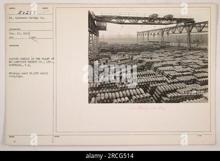 Arbeiter im St. Lawrence Bridge Co., LTD., in Montreal, P.Q., werden während des Ersten Weltkriegs bei der Herstellung von Muscheln gesehen. Im Lagerbereich befinden sich insgesamt 54.000 Schmiedestücke. Dieses Foto wurde am 10. Dezember 1918 aufgenommen. Nur zur offiziellen Verwendung. Stockfoto