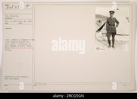 Pvt. Prunelle wird von Captain Joseph T. Thorson, 11. kanadische Reserve, im britischen Gefängnislager in Etaples, Frankreich, gefangen genommen. Das Foto wurde am 3. November 1918 von einem unbekannten Fotografen aufgenommen und erhielt es am 24. August 1918. Das Bild wurde vom A.E.P. Zensor übergeben, obwohl das genaue Datum unbekannt ist. Stockfoto