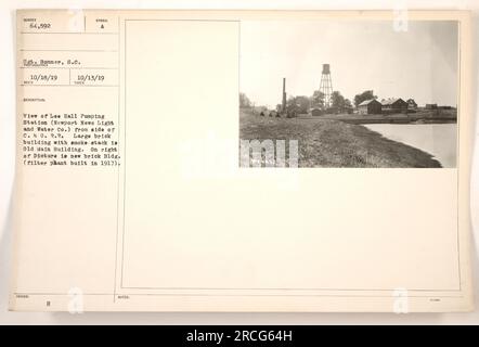 Lee Hall Pumping Station (Newport News Light and Water Co.) von der Seite der C. & O. R. aus gesehen Das Hauptgebäude aus großen Ziegeln mit Rauchschornstein ist das alte Hauptgebäude. Daneben befindet sich ein neues Ziegelgebäude, die 1917 erbaute Filteranlage. Foto von Sergeant Bonner am 18. Oktober 1919. Artikelnummer 64.592. Stockfoto