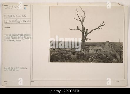 Ein Foto von LT. Paul W. Cloud, das den Blick auf Remenauville, Meurthe et Moselle, Frankreich während des 1. Weltkriegs zeigt Das Bild zeigt das deutsche Grabenräumsystem im Hintergrund. Datum und Zensur werden angegeben.“ Stockfoto