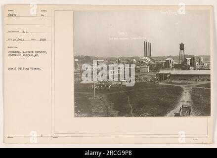 Dieses Foto wurde 1918 aufgenommen und zeigt die Shell-Füllanlagen des Chemical Warfare Service in Edgewood Arsenal, MD. Das Bild zeigt vier Mantelmaschinen, Livens Drums, die im Produktionsprozess eingesetzt werden. Es ist Teil der Sammlung mit der Identifikationsnummer SUMBER 60130 und wurde am 19. Februar 1921 empfangen. Stockfoto