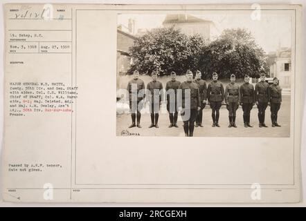 Leutnant Estep von der S.C. ist neben Major General W.R. abgebildet Smith, Oberst C.8. Williams, Oberst W.A. Burnside und anderes Personal der 36. Division und Generalstab. Das Foto wurde in Bar-sur-Aube, Frankreich, an einem unbestimmten Datum während des Ersten Weltkriegs aufgenommen. Stockfoto