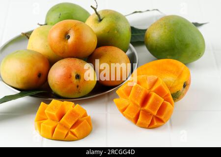 Tropischer indonesischer Mango namens Gedong Gincu, typisch aus Indramayu oder Majalengka, West-Java. Diese Mango so Duft und haben süßen Geschmack Stockfoto