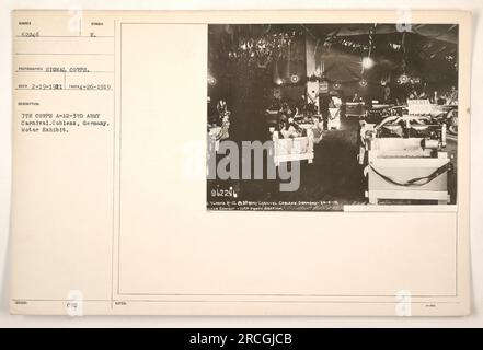 'Coblenz, Deutschland - 26. April 1919: Automobilausstellung auf Dem A-12-3.-Armeekarneval. Motorblöcke Nummer 62246 werden angezeigt. Dieses Foto wurde vom Signalkorps aufgenommen und am 19. Februar 1921 erhalten. Es ist Teil der Sammlung amerikanischer Militäraktivitäten während des Ersten Weltkriegs, die speziell das 7. Korps zeigen." Stockfoto