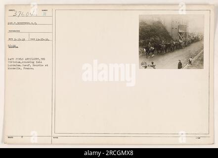 Amerikanische Soldaten der 10. Artillerie, 3. Division, werden gesehen, wie sie nach Lothringen, Frankreich, überqueren. Das Foto wurde am 30. November 1918 von SGT.P. Buettner, ein S.C.-Fotograf. Das Bild zeigt die militärischen Aktivitäten während des Ersten Weltkriegs in Joeuf, Meurthe und Moselle. Stockfoto