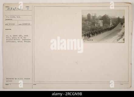 Soldaten von Co M, 359. Infanterie, 90. Division, wir rücken in den Argonne-Sektor vor. Das Foto wurde am 22. Oktober 1918 in Dombasle-en-Argonne, Mause, Frankreich, aufgenommen. Dieses Bild wurde von der A.E.F. veröffentlicht Zensor am 7. Januar 1919. Das Objekt auf dem Foto ist LT. Lents, S.C. Stockfoto