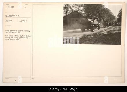 Panzerautos vom Konvoi der Motor Transport Corps School fahren einen steilen Hang in der Nähe von Union Mills, Maryland. Das Foto wurde am 19. März 1919 von Sergeant Warner, S.C., aufgenommen und trägt das Symbol A der Motor Transport Corps School in Camp Holabird, Maryland. Es gibt keine weiteren Hinweise zum Bild. Lichtbildausweis: 964276. Stockfoto