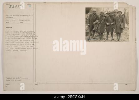 Sergeant Morris Fineberg hat dieses Foto am 2. Januar 1919 im Ersten Weltkrieg aufgenommen Das Bild zeigt vier Soldaten: Gefreiter William Wachter, Gefreiter R.D. Thompson, Gefreiter J.J. Mulcahy und Gefreiter John McCaughtry. Sie waren Läufer der 315. Infanterie, 79. Division. Am 11. November 1918 gaben die Soldaten Lieutenant Colonel Burt eine Nachricht ab, dass sie um 11 UHR aufhören sollen, zu feuern, während sie in Etraye, Maas, Frankreich unter Beschuss standen. Das Foto wurde vom A.E.F.-Zensor ohne ein bestimmtes Datum genehmigt. Stockfoto