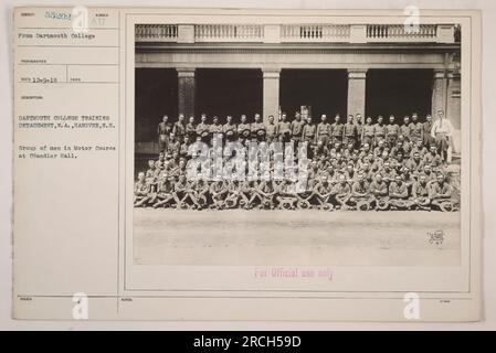 Titel: Dartmouth College Training Detachment, N.A., Hannover, N. H. Eine Gruppe von Männern, die an der Rennbahn in Chandler Hall teilnehmen. Dieses Foto wurde am 9. Dezember 1918 aufgenommen und ist Teil der Sammlung amerikanischer Militäraktivitäten während des Ersten Weltkriegs am Dartmouth College. Stockfoto