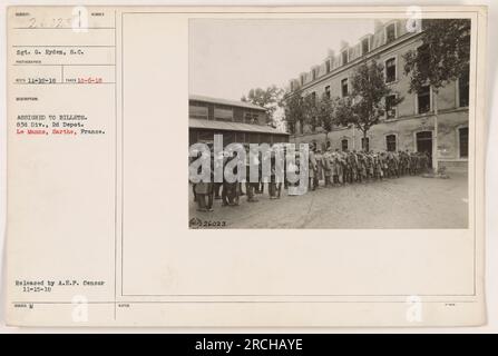 Soldat der 83d. Division zugeteilt, 2D Depot, Le Mans, Sarthe, Frankreich. Das Foto wurde am 6. Oktober 1918 aufgenommen und zeigt nummerierte Knüppel. Das Bild wurde von A.E.P. veröffentlicht Zensor am 15. November 1918. Sie ist unter dem Etikett 111-SC-26023 dokumentiert. Sergeant G. Ryden, S.C. ist der Fotograf. Stockfoto