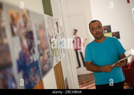 Rio De Janeiro, Brasilien. 18. Mai 2023. Die 33-jährige brasilianische Krankenschwester Alessandro Gomes lernt Deutsch in einem Intensivkurs an der Sprachschule „Baukurs“. Damit bereitet er sich auf seinen neuen Job in Leipzig vor. (Dpa 'aufgrund von Personalmangel: Deutschland rekrutiert Pflegepersonal aus Lateinamerika') Kredit: Joao Gabriel Alves/dpa/Alamy Live News Stockfoto