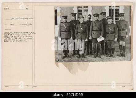 Oberstleutnant John S. Chambers, Leiter der Personalabteilung, Büro des Chefquartiermeisters, und seine Stabsoffiziere bei Tours, Indre et Loire, Frankreich. Das Foto wurde am 29. August 1918 aufgenommen. Stockfoto