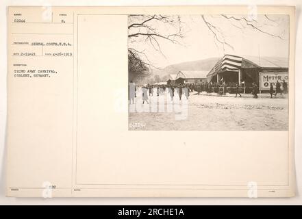 Dritter Armeekarneval in Coblenz, Deutschland. Auf dem Foto ist ein HUMBER-Fahrzeug mit der Kennung 62244, fotografiert vom Signal Corps U.S.A am 26. April 1919. Diese Veranstaltung wurde von der Dritten Armee organisiert und war eine symbolische Darstellung ihrer Aktivitäten in Coblenz. Stockfoto