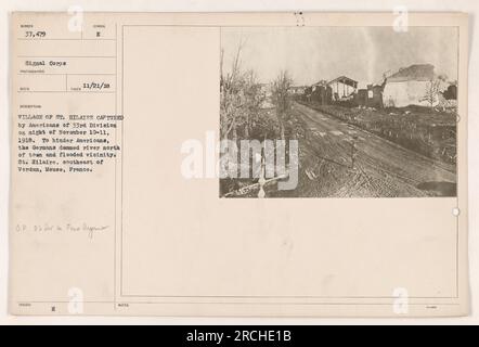 Amerikanische Soldaten und Ausrüstung im überfluteten Dorf St. Hilaire, die von der 33. Division am 10.-11. November 1918 gefangen genommen wurde. Die Deutschen hatten den Fluss blockiert, um den amerikanischen Vormarsch zu verhindern. St. Hilaire liegt südöstlich von Verdun, Mause, Frankreich. Das Foto wurde am 21. November 1918 aufgenommen. Stockfoto