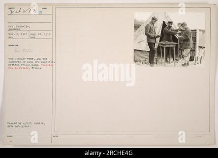 Pvt. Prunelle im British Prison Camp in Etaples, Frankreich, am 24. August 1918. Das Foto zeigt ein Bibliothekszelt, das Soldaten den Komfort ihres Zuhauses bietet. Aufgenommen von einem A.E.F.-Zensor am 3. November 1918. Anmerkung Nr. 24213. Stockfoto