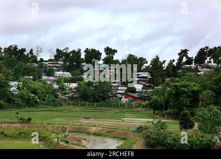 Coxsbazar, Ukhiya, Bangladesch. 15. Juli 2023. 15. Juli 2023. Coxsbazar, Bangladesch : das Flüchtlingslager Bazar Rohingya von Cox in Bangladesch nimmt zu Dengue-Ausbruch nimmt in den Rohingya-Lagern zu. Die neueste Nachricht von 947, dass Rohingya mit Dengue diagnostiziert wird, verbreitet Besorgnis in den bewussten Kreisen. Unter den Infizierten sind im letzten Monat drei Menschen, darunter ein Kind, gestorben.von den 33 Rohingya-Flüchtlingslagern in Cox's Bazar weisen die vier Lager in Ukhia die höchste Dengue-Rate auf.Laut einer Vorstudie von Stockfoto