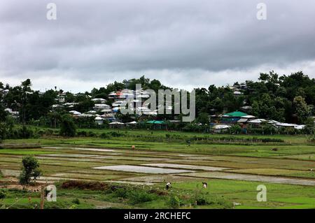 Coxsbazar, Ukhiya, Bangladesch. 15. Juli 2023. 15. Juli 2023. Coxsbazar, Bangladesch : das Flüchtlingslager Bazar Rohingya von Cox in Bangladesch nimmt zu Dengue-Ausbruch nimmt in den Rohingya-Lagern zu. Die neueste Nachricht von 947, dass Rohingya mit Dengue diagnostiziert wird, verbreitet Besorgnis in den bewussten Kreisen. Unter den Infizierten sind im letzten Monat drei Menschen, darunter ein Kind, gestorben.von den 33 Rohingya-Flüchtlingslagern in Cox's Bazar weisen die vier Lager in Ukhia die höchste Dengue-Rate auf.Laut einer Vorstudie der Stockfoto