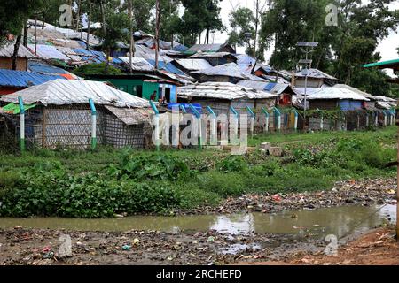 Coxsbazar, Ukhiya, Bangladesch. 15. Juli 2023. 15. Juli 2023. Coxsbazar, Bangladesch : das Flüchtlingslager Bazar Rohingya von Cox in Bangladesch nimmt zu Dengue-Ausbruch nimmt in den Rohingya-Lagern zu. Die neueste Nachricht von 947, dass Rohingya mit Dengue diagnostiziert wird, verbreitet Besorgnis in den bewussten Kreisen. Unter den Infizierten sind im letzten Monat drei Menschen, darunter ein Kind, gestorben.von den 33 Rohingya-Flüchtlingslagern in Cox's Bazar weisen die vier Lager in Ukhia die höchste Dengue-Rate auf.Laut einer Vorstudie der Civ Stockfoto