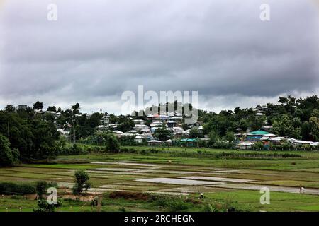 Coxsbazar, Ukhiya, Bangladesch. 15. Juli 2023. 15. Juli 2023. Coxsbazar, Bangladesch : das Flüchtlingslager Bazar Rohingya von Cox in Bangladesch nimmt zu Dengue-Ausbruch nimmt in den Rohingya-Lagern zu. Die neueste Nachricht von 947, dass Rohingya mit Dengue diagnostiziert wird, verbreitet Besorgnis in den bewussten Kreisen. Unter den Infizierten sind im letzten Monat drei Menschen, darunter ein Kind, gestorben.von den 33 Rohingya-Flüchtlingslagern in Cox's Bazar weisen die vier Lager in Ukhia die höchste Dengue-Rate auf.Laut einer prel Stockfoto