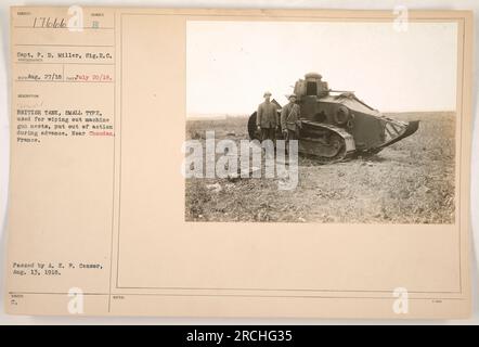 Dieses Foto zeigt einen kleinen britischen Panzer, der benutzt wurde, um Maschinengewehrnester zu eliminieren. Es wurde in der Nähe von Chaudon, Frankreich, aufgenommen. Der Panzer wurde während eines Vorgehens außer Gefecht gesetzt. Das Foto wurde von Captain P. D. Miller vom Signal Reserve Corps aufgenommen. Es wurde am 20. Juli 1918 verarbeitet und am 13. August 1918 vom A.E.F.-Zensor veröffentlicht. Stockfoto