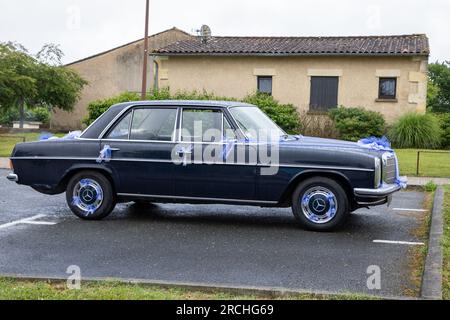 Bordeaux , Frankreich - 07 10 2023 : Mercedes Auto Unkrautbräuner Fahrzeugzeichen Logo klassischer alter Timer Stockfoto