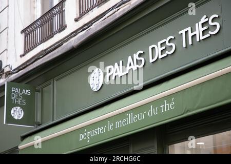 Bordeaux , Frankreich - 07 10 2023 : palais des thes Logo und Textzeichen der Ladenmarke in der Ladenstraße Heißgetränkekette Stockfoto