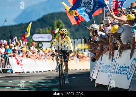 Frankreich. 14. Juli 2023. Foto von Alex Whitehead/SWpix.com - 14/07/2023 - Radfahren - 2023 Tour de France - Bühne 13: Châtillon-sur-Chalaronne nach Grand Colombier (137,8km) - Jonas Vingegaard von Jumbo-Visma Credit: SWpix/Alamy Live News Stockfoto