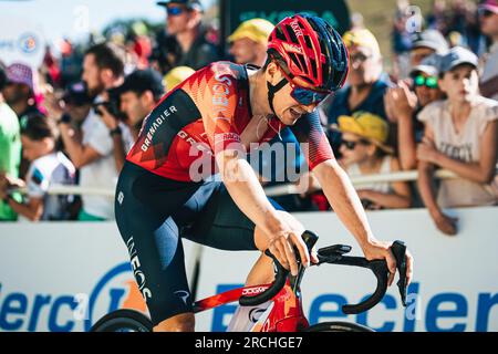 Frankreich. 14. Juli 2023. Foto von Alex Whitehead/SWpix.com - 14/07/2023 - Radfahren - 2023 Tour de France - Etappe 13: Châtillon-sur-Chalaronne nach Grand Colombier (137,8km) - Tom Pidcock von INEOS Grenadiers Credit: SWpix/Alamy Live News Stockfoto