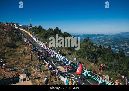 Frankreich. 14. Juli 2023. Foto von Alex Whitehead/SWpix.com - 14/07/2023 - Radfahren - 2023 Tour de France - Etappe 13: Châtillon-sur-Chalaronne nach Grand Colombier (137,8km) - Kredit: SWpix/Alamy Live News Stockfoto