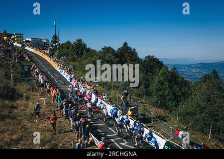 Frankreich. 14. Juli 2023. Foto von Alex Whitehead/SWpix.com - 14/07/2023 - Radfahren - 2023 Tour de France - Etappe 13: Châtillon-sur-Chalaronne nach Grand Colombier (137,8km) - Kredit: SWpix/Alamy Live News Stockfoto