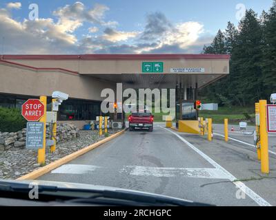 Roosville, MT, USA - 23. Mai. 2023: Kanadische amerikanische Grenze bei Rossville, MT Stockfoto