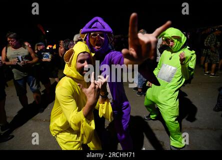 Vizovice, Tschechische Republik. 14. Juli 2023. Besucher am zweiten Tag des internationalen Metallfestivals Masters of Rock in Vizovice, Tschechische Republik, 14. Juli 2023. Kredit: Dalibor Gluck/CTK Photo/Alamy Live News Stockfoto