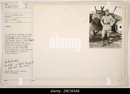 Leutnant Elliot W. Springs aus Lancaster, SC, ein tapferer Flieger der amerikanischen Aero-Staffel 148., ist auf diesem Foto zu sehen, das am 3. November 1918 in Remaisnil, Somme, Frankreich, aufgenommen wurde. LT. Springs war bekannt für seine beeindruckende Fähigkeit, feindliche Flugzeuge während des Cambrai Sector Drive abzuschießen und neun Flugzeuge in Flammen zu stürzen. Das Bild erschien in einem Artikel des Liberty Magazine mit dem Titel „was Buids“ von September-Oktober-November 1926. Zensurnotizen weisen darauf hin, dass das Foto zur Veröffentlichung freigegeben wurde, aber kein bestimmtes Datum angegeben ist. Stockfoto