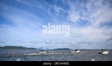 Fukuoka, Japan. 15. Juli 2023. Schwimmer nehmen am 15. Juli 2023 an der Open Water Women 10km der World Aquatics Championships 2023 in Fukuoka, Japan, Teil. Kredit: Xia Yifang/Xinhua/Alamy Live News Stockfoto