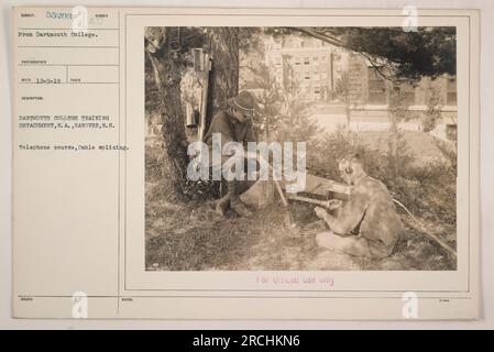 Soldaten nehmen an einem Telefonkurs für Kabelspleißen am Dartmouth College in Hannover, New Hampshire, Teil. Das Foto wurde am 9. Dezember 1918 im Rahmen der Ausbildungsmaßnahmen der Ausbildungseinheit des Dartmouth College in N.A. aufgenommen Stockfoto