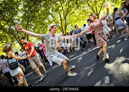 FRANKREICH. PARIS (75) PARIS PLAGES. LINDY-HOP-TANZ AM UFER DER SEINE Stockfoto