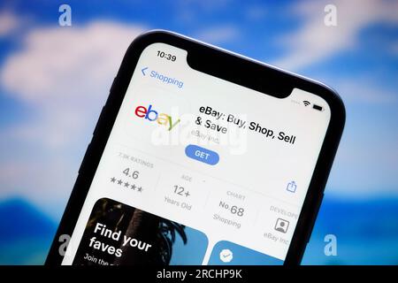 China. 15. Juli 2023. In dieser Fotoabbildung wird das Logo der eBay App im Apple Store für iphones angezeigt. Kredit: SOPA Images Limited/Alamy Live News Stockfoto